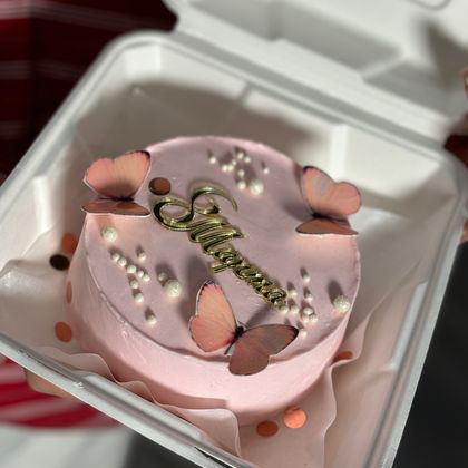 Бенто-торт "8 марта" с бабочками