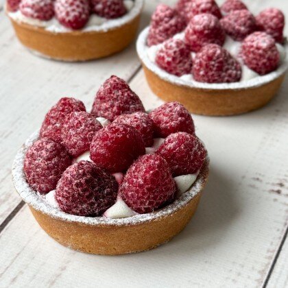 Тарталетка с свежей малиной