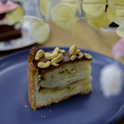 Яблочный пирог с карамелью и кешью