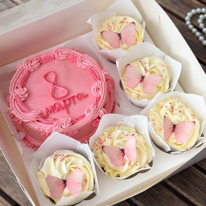 Бенто и капкейки "8 марта" с бабочками