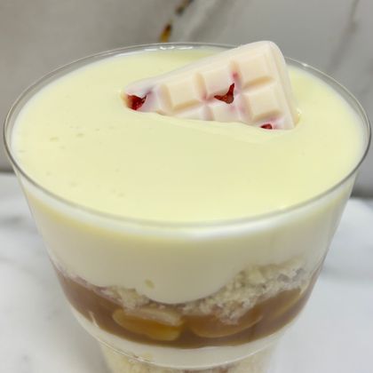 Трайфл «Сникерс в белом шоколаде»