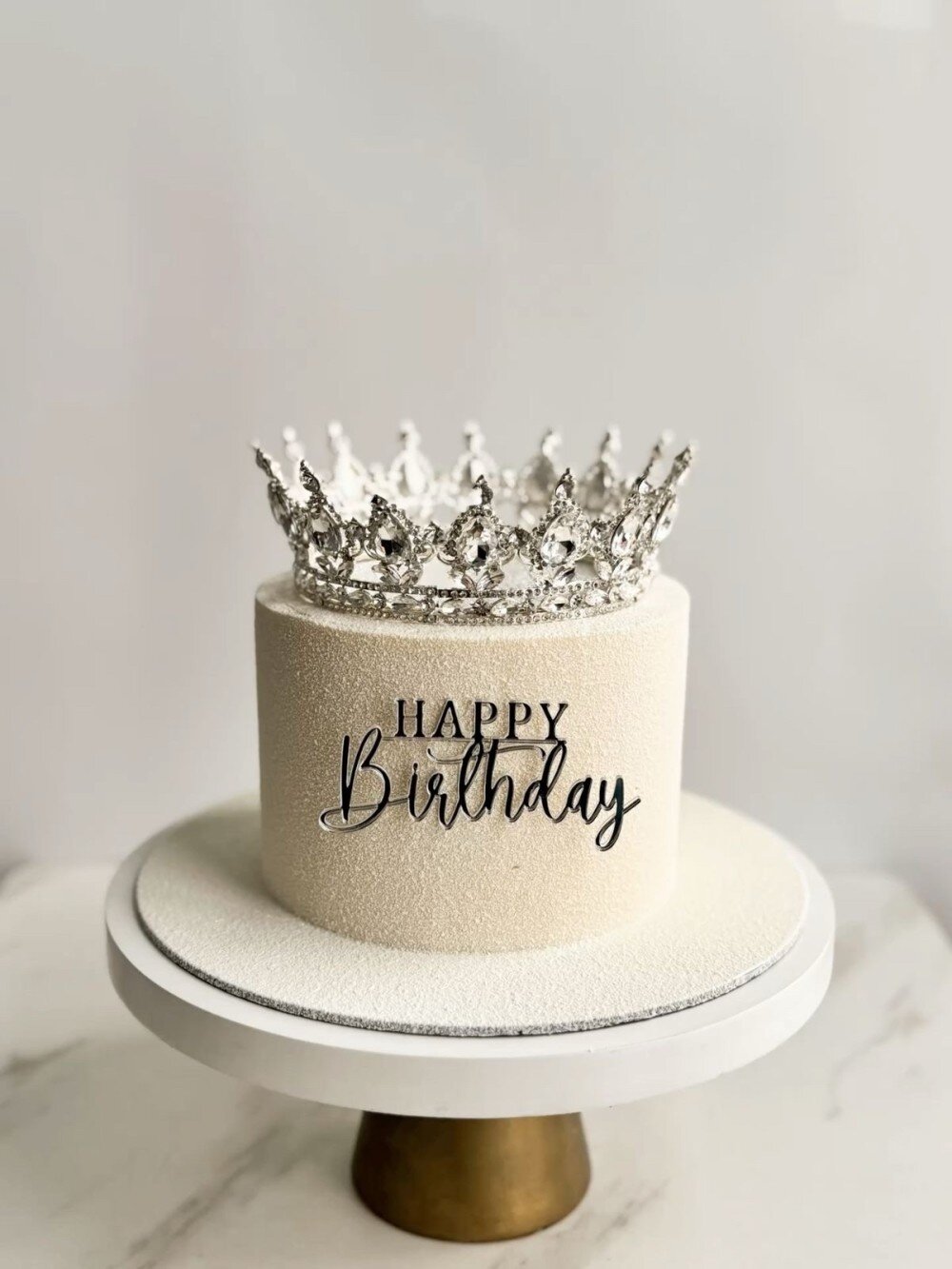 Торт с короной и блестками