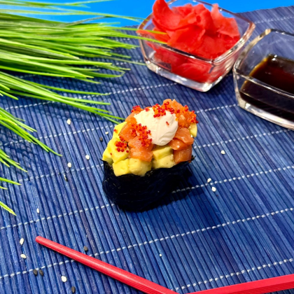 Гункан сливочный с лососем