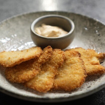 Куриные наггетсы с сырным соусом