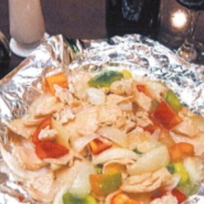 100. Жареные ломтики курицы на противне