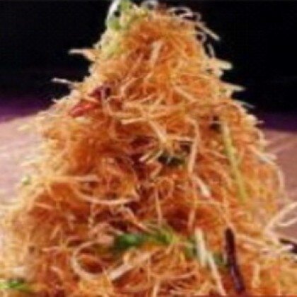 37. Салат из говядины с картофельной стружкой