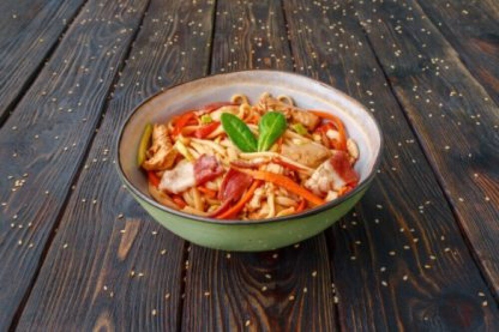 Wok с беконом