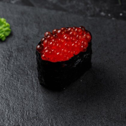 Суши с икрой лосося