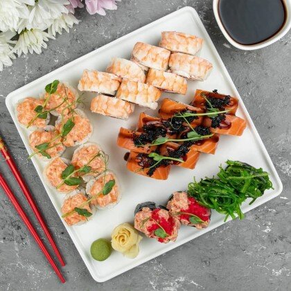 Большой сет с креветкой и лососем