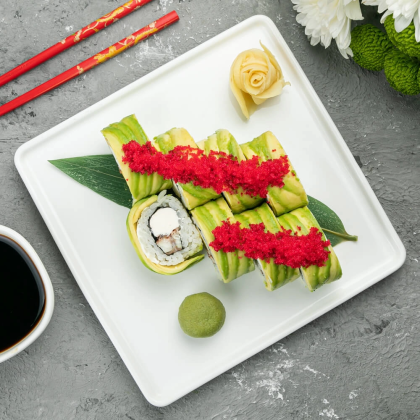 Авокадо-ролл с угрем и крем-сыром