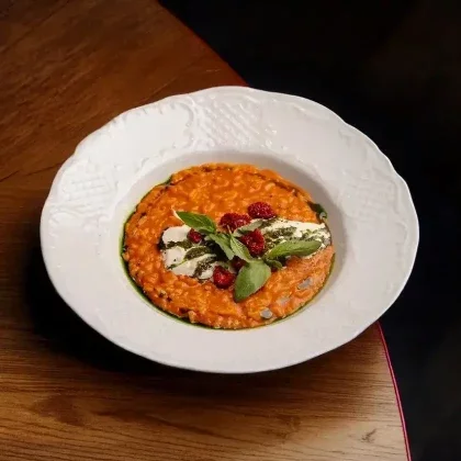 Ризотто с томатами, страчателлой и соусом песто