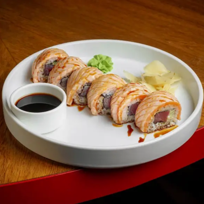 Ролл опаленный лосось