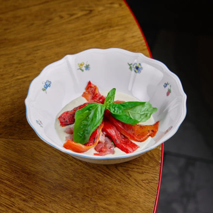 Печеный перец "Рамиро" с тунцом и соусом тоннато