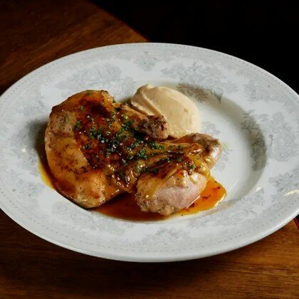 Фермерский цыплёнок в сицилийских специях с кремом из печёного яблока