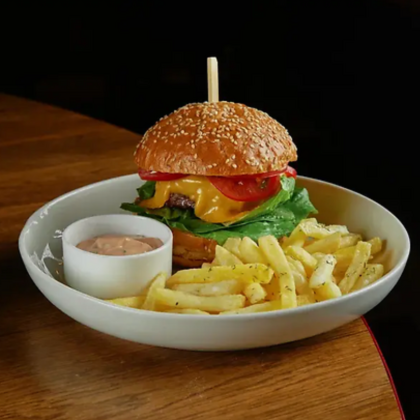 Бургер с говяжьей котлетой