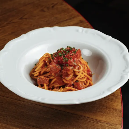 Спагетти «Путтанеска» со свежим тунцом