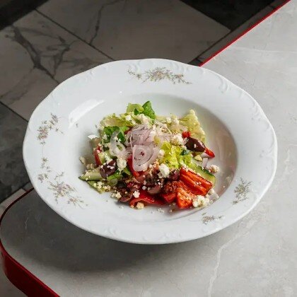 Греческий салат с сыром брынза