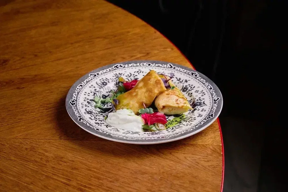 Блины румяные с говядиной  и битым огурцом