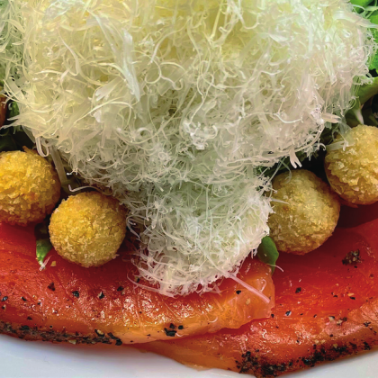 Салат Цезарь с форелью