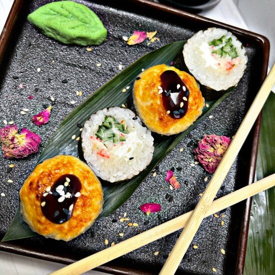 Тёплый ролл с крабом