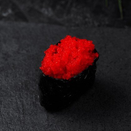 Суши с икрой масага