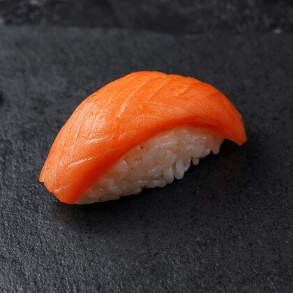Суши с лососем