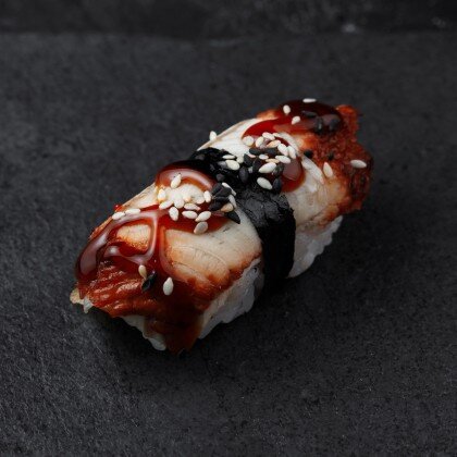 Суши с угрем