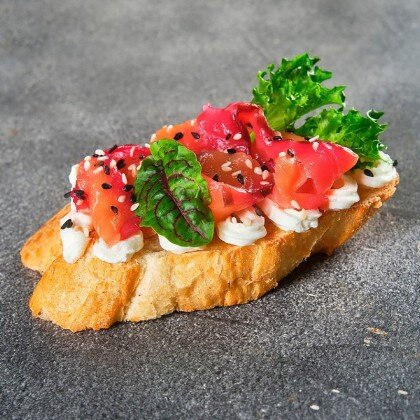 Брускетта с семгой