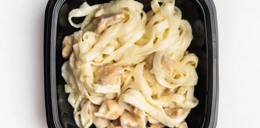 Удон в сливочном соусе с курицей
