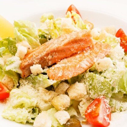 Салат «Цезарь» с лососем