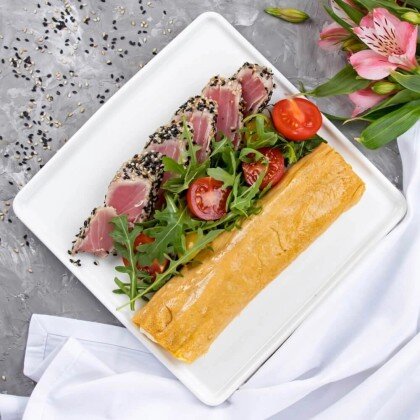 Омлет тамаго с сливочным сыром и тунцом