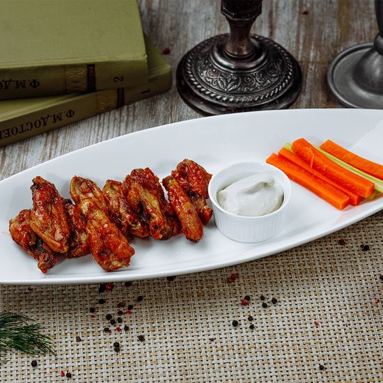 Куриные крылышки барбекю с морковкой и сельдереем