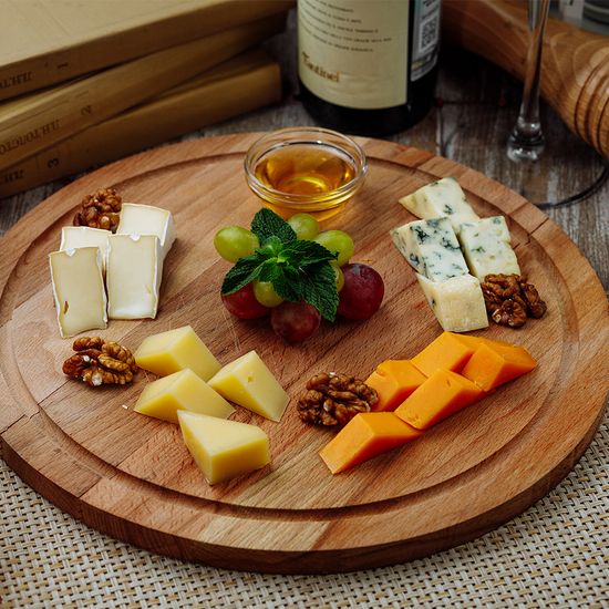 Сыры фермерские да мед липовый