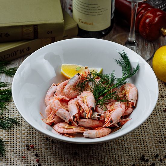Креветки крымские отварные с лимоном