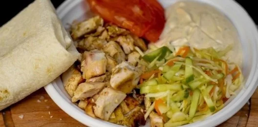 Шаурма «Куриная» на тарелке