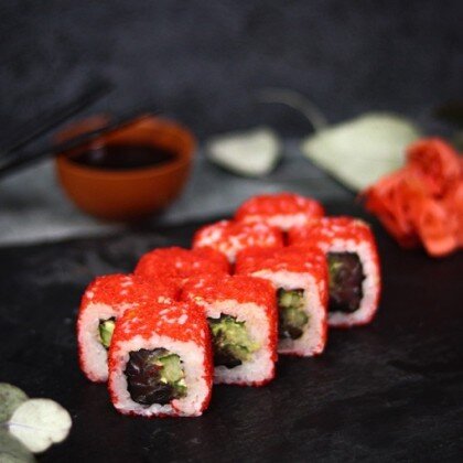 Ролл «Калифорния» с тунцом острый