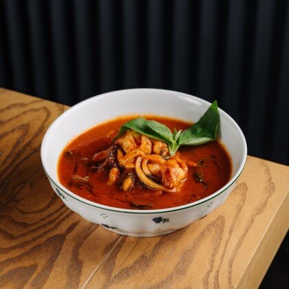 Томатный суп с морепродуктами