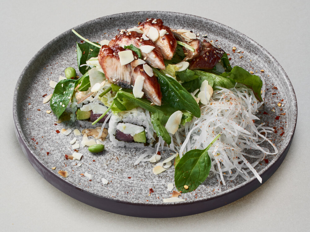 Ролл-салат с сашими из угря