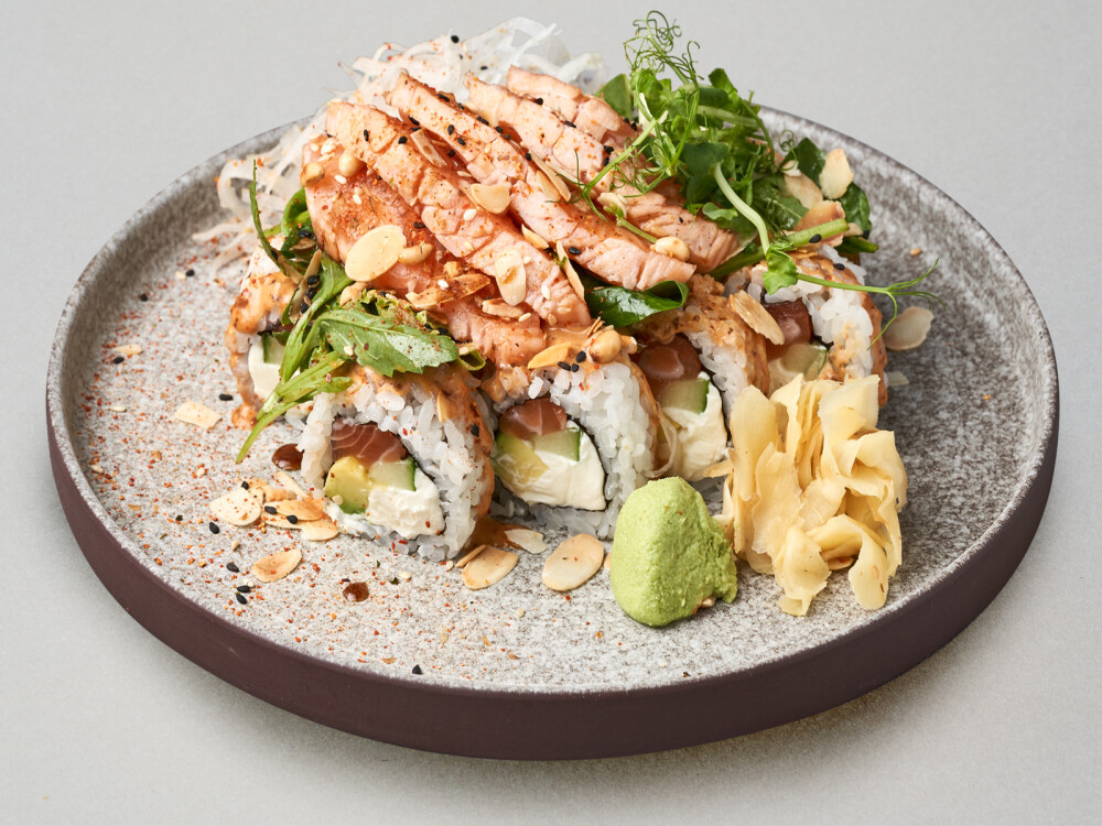 Ролл-салат с сашими из лосося