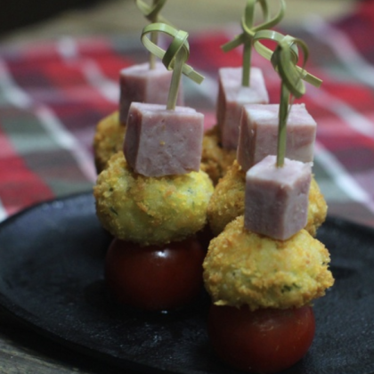 Канапе с ветчиной и черри 20 шт