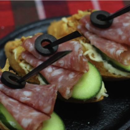 Брускетты с салями 16 шт