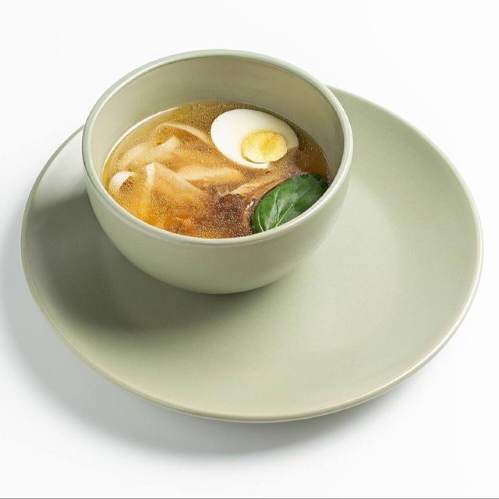 Куриный суп с яйцом и домашней лапшой