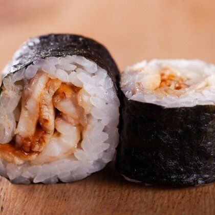 Хосомаки с угрем