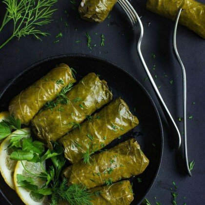 Долма в виноградных листьях