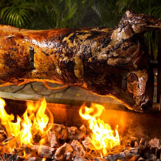 Барашек на вертеле запеченный целиком