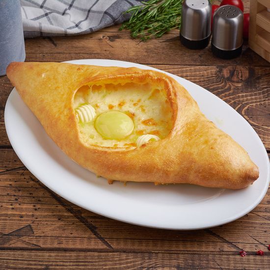 Хачапури по Аджарски с яйцом