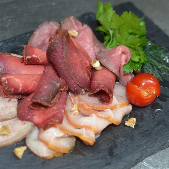 Мясные деликатесы