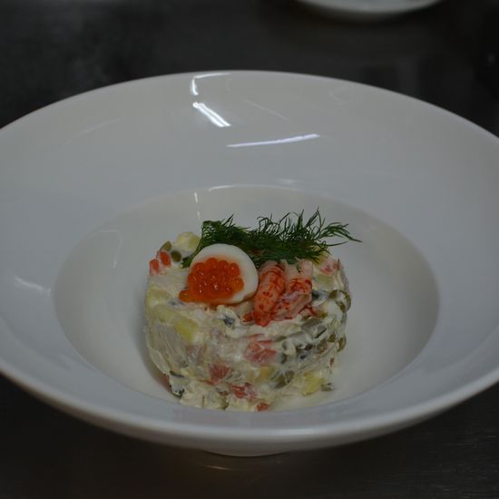 Оливье с копченым цыпленком