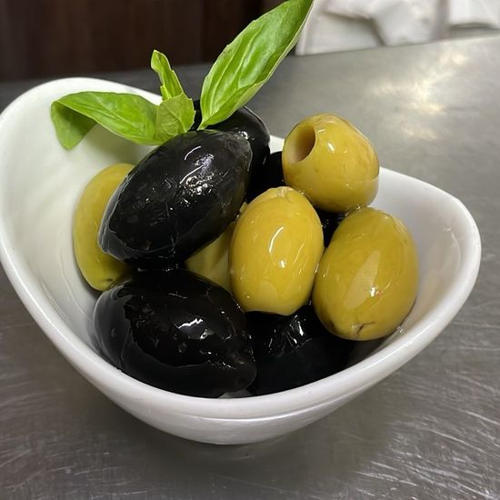 Маслины и оливки заморья