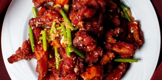 61.Побеги чеснока с курицей 蒜香鸡翅